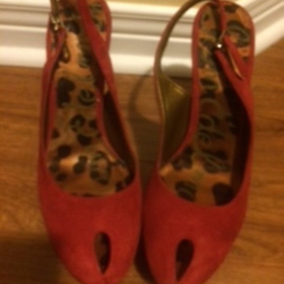 Red Platform Pumps - Picture 4 of 6